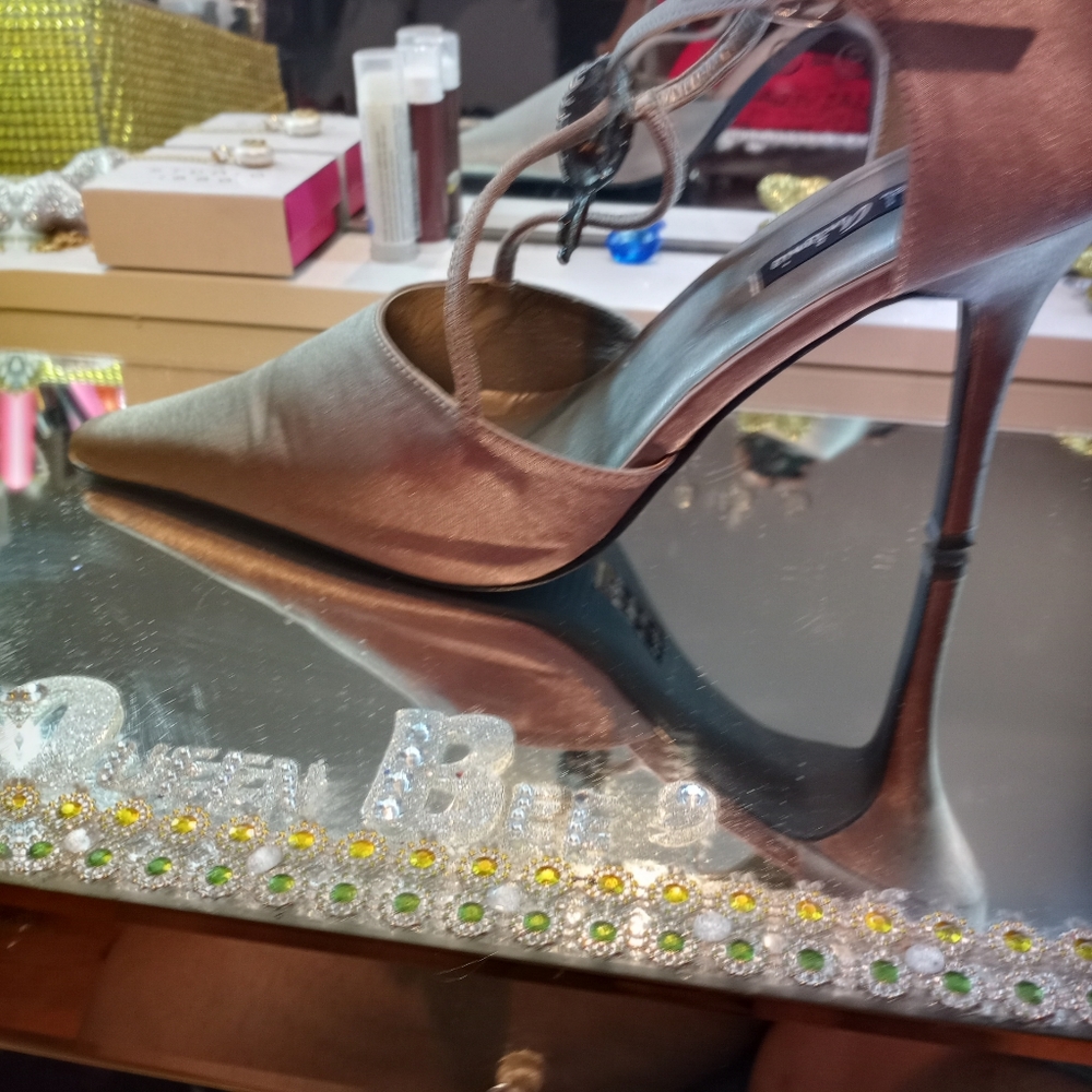 Shoes - Picture 2 of 7